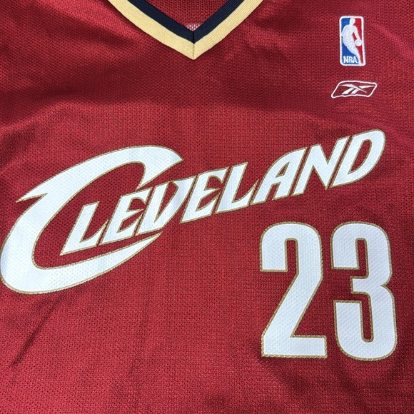 Men’s LeBron James Reebok Jersey - Picture 2 of 5